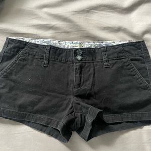 American eagle 🦅 LOWRISE SHORTS size 2
